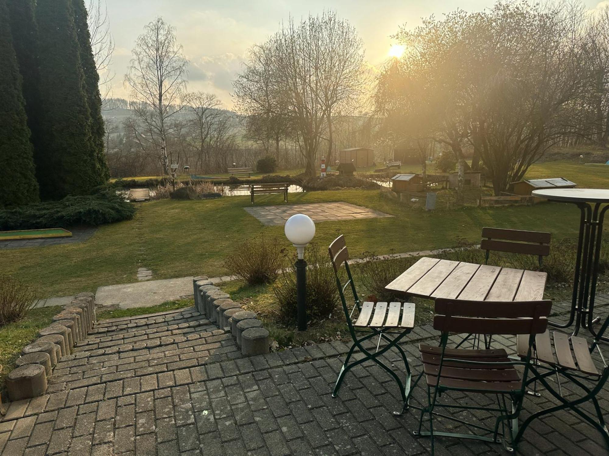 Hotel Am Laerchenberg I Fruehstueck, Wlan, Parkplatz Schirgiswalde-Kirschau Luaran gambar