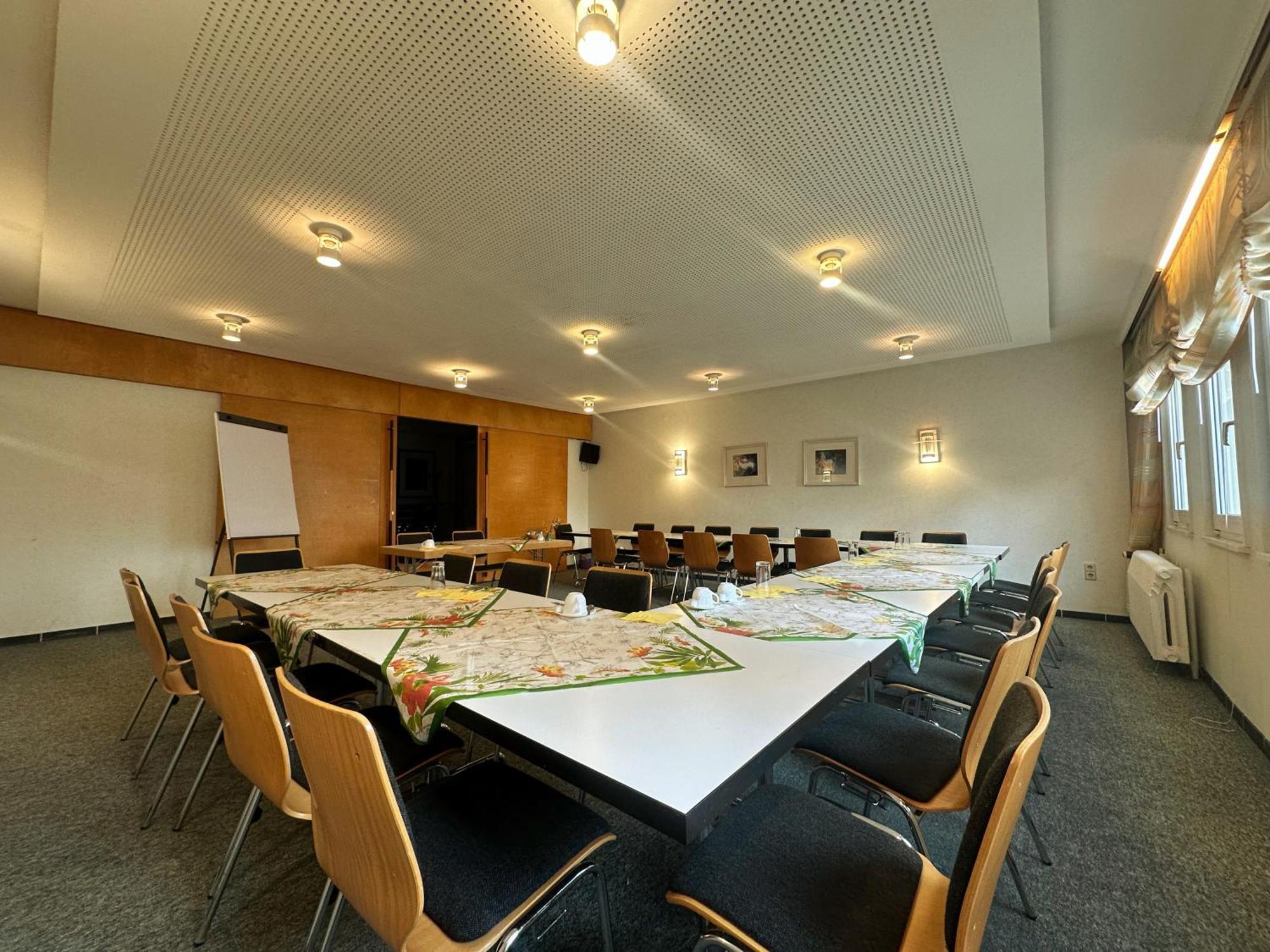 Hotel Am Laerchenberg I Fruehstueck, Wlan, Parkplatz Schirgiswalde-Kirschau Luaran gambar