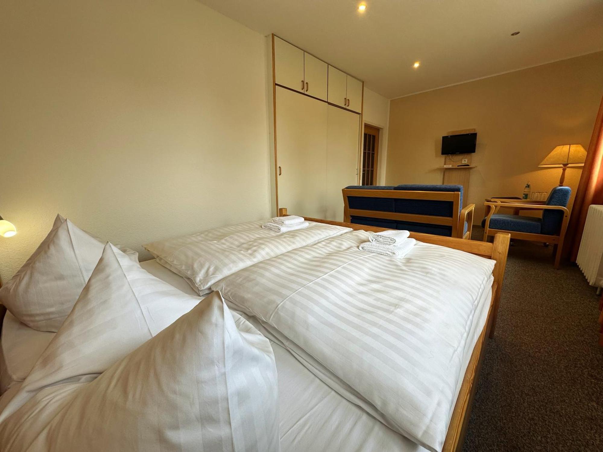 Hotel Am Laerchenberg I Fruehstueck, Wlan, Parkplatz Schirgiswalde-Kirschau Luaran gambar